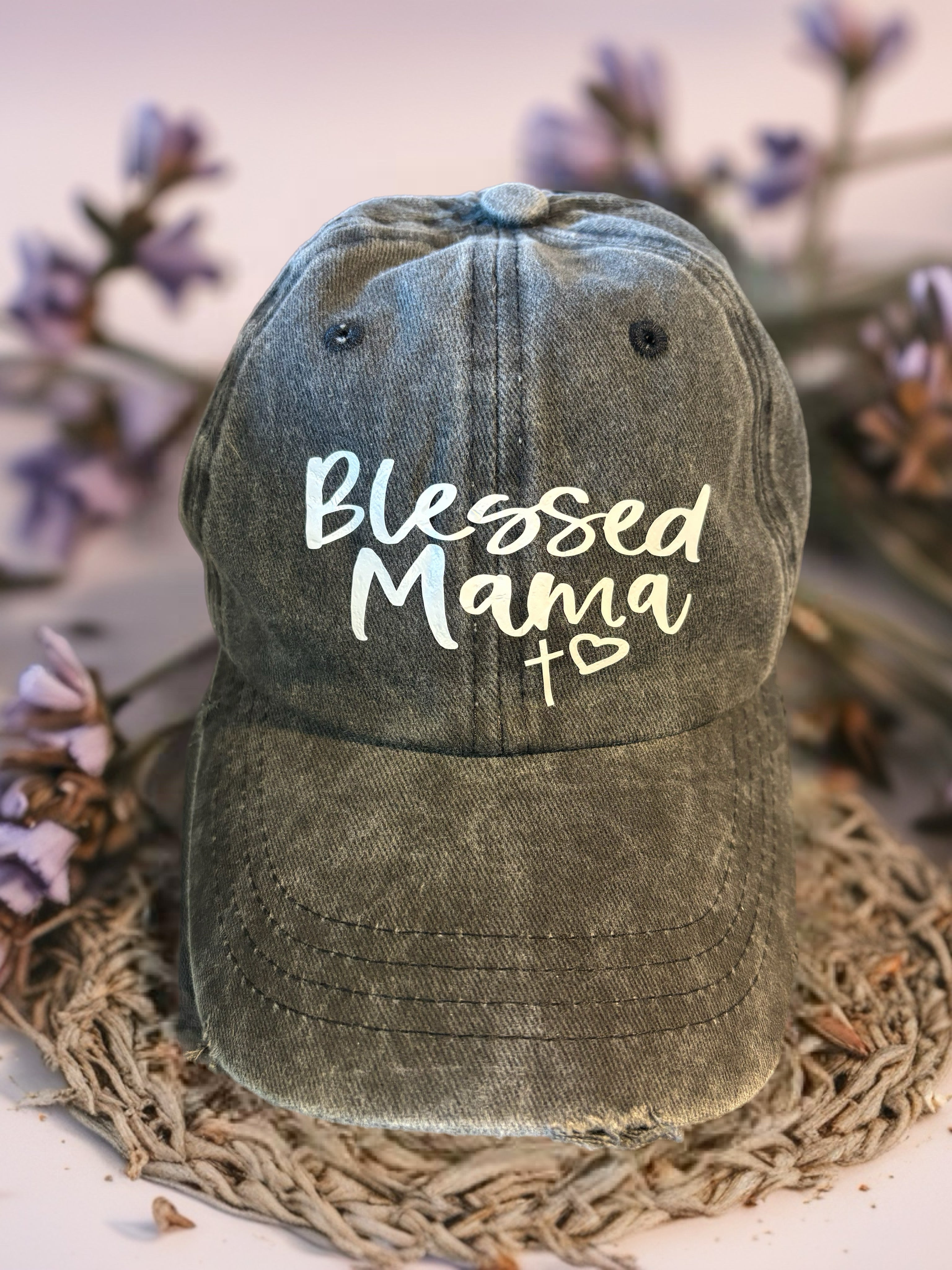 <p><em>Custom Crafts & Decor</em></p>